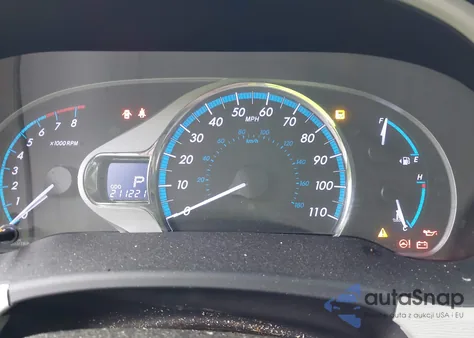 2011 Toyota Sienna Xle z USA, uszkodzony, nr VIN 5TDDK3DC9BS005392